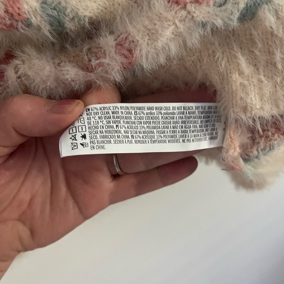 Forever 21 Women's sweater - Picture 8 of 8